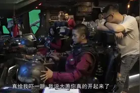 电影流浪地球的运载车竟然是真车，交通委提醒您：安全第一。视频封面