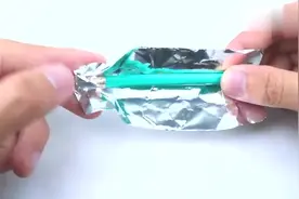 铅笔这样改装一下，就可以当手机上的手写笔用了，值得参考哦