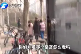 实拍！郑州街头两个娃娃被轻松“拐走”，记者测试结果让人心惊！（下）视频封面