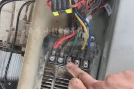 电动三轮车换完电机前进是倒退，倒退式前进怎么办？师傅教你一招