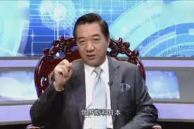 张召忠：海军的白色军装到底是怎么来的？瞬间涨知识了