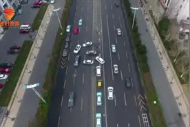 济南最神奇路口！车辆排队违法，记者实地探访！视频封面