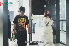 贫嘴的大张伟原来是“妻管严”？老婆拎起他就走，秒变小乖乖！视频封面