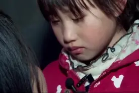 《变形计》坚强的丽姐主动帮妈妈夹菜，陈新颖忍不了现场泪崩了！