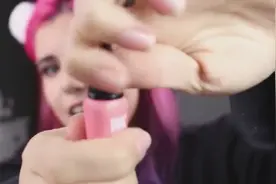 口红都被妹子拿来涂脸了，那腮红能干嘛呢视频封面