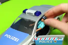 警车玩具太好玩了，警察叔叔开着警车把逃跑的犯人抓回来了视频封面