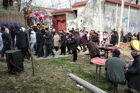 真实拍摄:河南豫东白事风俗，吹唢呐递香手，孝家跪着迎接娘家人视频封面