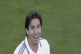 贝克汉姆价值1亿英镑的任意球，在他助跑的时候，全场鸦雀无声！视频封面