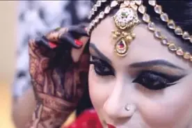 印度高种姓新娘出嫁，穿戴都是钱堆出来的视频封面