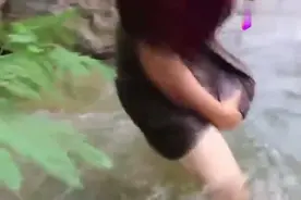 农村大姐烤鱼都点意思，虽然外面全糊了，里面却鲜嫩爽口呢！