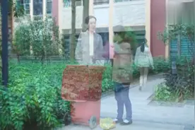 妻子复查回家，打开衣柜门，眼前的一幕吓得她大声尖叫视频封面