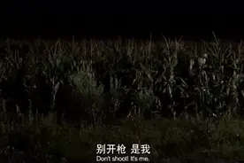 这个女兵太狠，直接脱下袜子塞到俘虏的嘴里视频封面