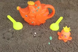 儿童手工制作diy,用沙土做出手掌、小花模型