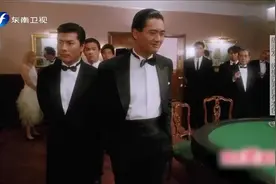周润发携妻子陈荟莲鲁豫坐地铁，超有范，宛如许文强上身视频封面