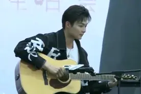 徐璐张铭恩两人恋情刚曝光就分手？还发文称笑一笑什么都过去了！