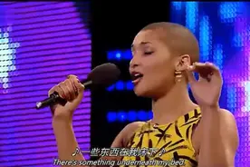 英国达人秀：光头美女激情演唱，评委你有潜力成为职业歌手视频封面