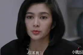 美女吃不惯辣 一口面全喷在小伙脸上 小伙反应神了
