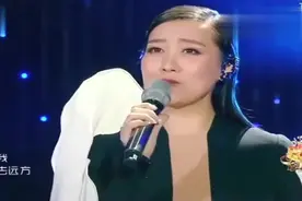 很多人唱过这首歌，但她唱的最好听，这歌真的很适合她！视频封面