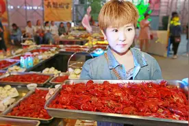 18米长10种口味20盘300斤龙虾宴分分钟被干光前后对比视频封面