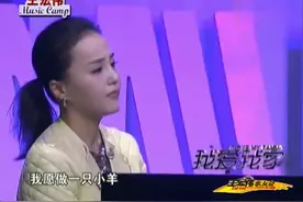 王宏伟携妻子杨姗姗现场表演《在那遥远的地方》，天作之合！
