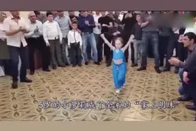 家族一百多年来诞生的唯一女娃娃，这待遇至少副部级啊！羡慕啊！视频封面