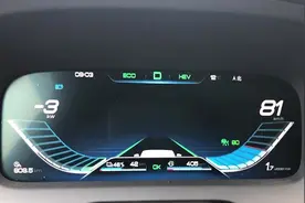 比亚迪唐DM油电行驶中仪表盘讲解