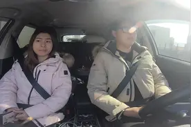 开插电混动车到乌鲁木齐，2800公里加了1700元油，这个油耗怎么样视频封面