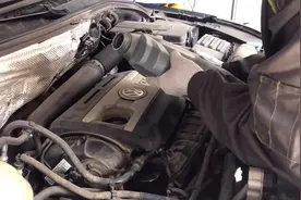 汽修工为你讲解机油正确的添加方式