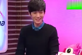 朱一龙早年采访视频,被问到女朋友的时候,小表情好萌啊！