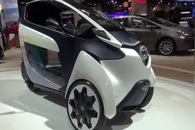 丰田倒三轮电动摩托亮相，配备车厢，百公里超长续航，代步神车