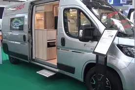 Dreamer D55房车，生活设施齐全，还带张双人床，情侣出游首选