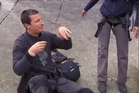 荒野求生 贝爷被水母蜇后为什么用女性尿止疼视频封面