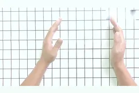 土豆片加茶叶水用这个方法来洗头，经常用白发就能变黑发