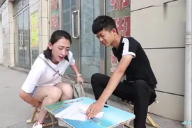 街头一笔画骗局,押100赔300,看高智商美女怎样智斗骗子！视频封面