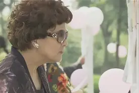 大妈帮女儿找对象，不是嫌矮就是嫌光头，拿出女儿照片，对方呆住