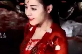 迪丽热巴自曝曾两次面临被换角只因自己太年轻