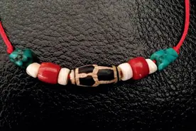 天珠，被藏族同胞视为“活的宝石”，为最珍贵的饰品图片