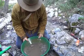 山间河流寻找黄金的五种方法，都是天然黄金一天一百克