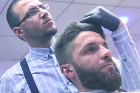 络腮胡大叔刮完胡子以后，转眼变身帅气型男！视频封面