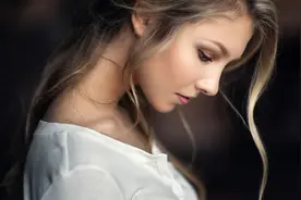 强推《Stuttering》，中间一段哦哦哎哦哦太魔性，好听