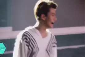 EXO新加坡演唱会鹿晗世勋秀了一个满屏的恩爱，大写的服