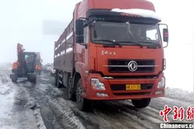 追踪：国道318川藏线四川康定折多山段实行单边管控通行图片