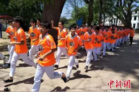 江西瑞金“微马”长跑比赛开跑 千余人参赛角逐图片