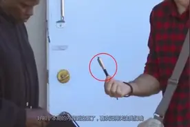 被电击笔电到是什么感觉？老外街头恶搞路人，老外：来比赛跑步吗视频封面