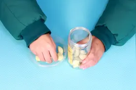 腊八蒜用米醋还是陈醋？选错口感差很多，别还傻傻不知道