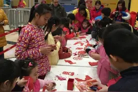 爸妈携手小“情人” 麦鲁小城享免单图片