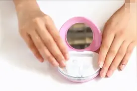 戴隐形眼镜的福音，黑科技隐形眼镜自动清洗盒！随身携带随时清洗视频封面
