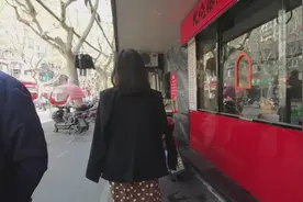 上海这里是年轻人的聚集地，听说晚上12点豪车扎堆视频封面