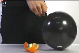 桔子皮汁竟然能瞬间引爆气球？盘点日常用品中那些你不知道的危险视频封面