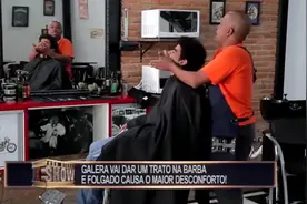 国外恶搞 刮胡子 给顾客整理胡子时发出了申吟的声音视频封面